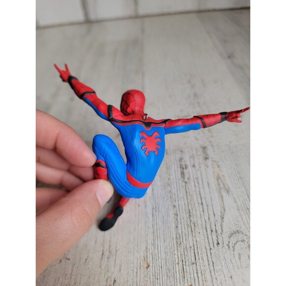 Hallmark a new kind of hero Spider-Man Marvel ornament Xmas - Picture 6 of 6